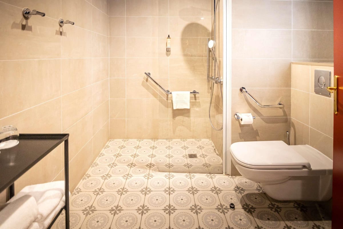 premium bedding, minibar, individually decorated, individually furnished