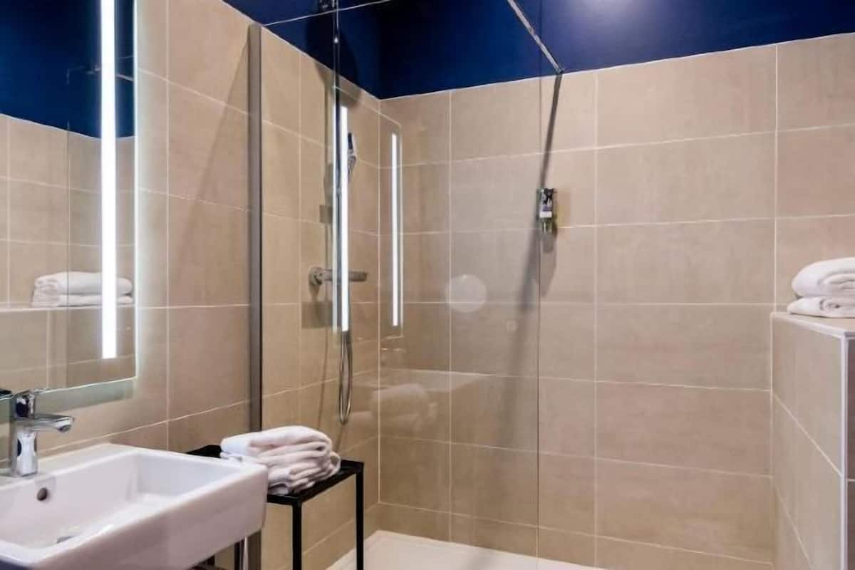 Salle de bain | Douche, articles de toilette écologiques, sèche-cheveux