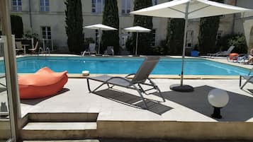Seasonal outdoor pool, pool umbrellas, sun loungers