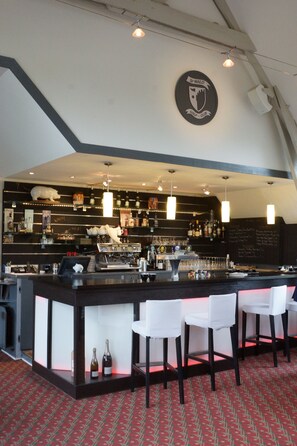 Bar (on property) - Saint-Malo Golf Resort (Le Tronchet)