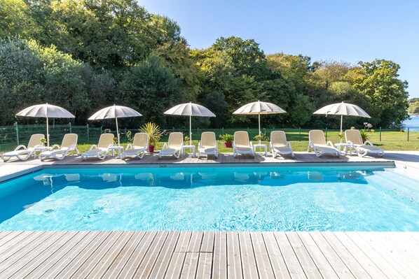 Outdoor pool, sun loungers