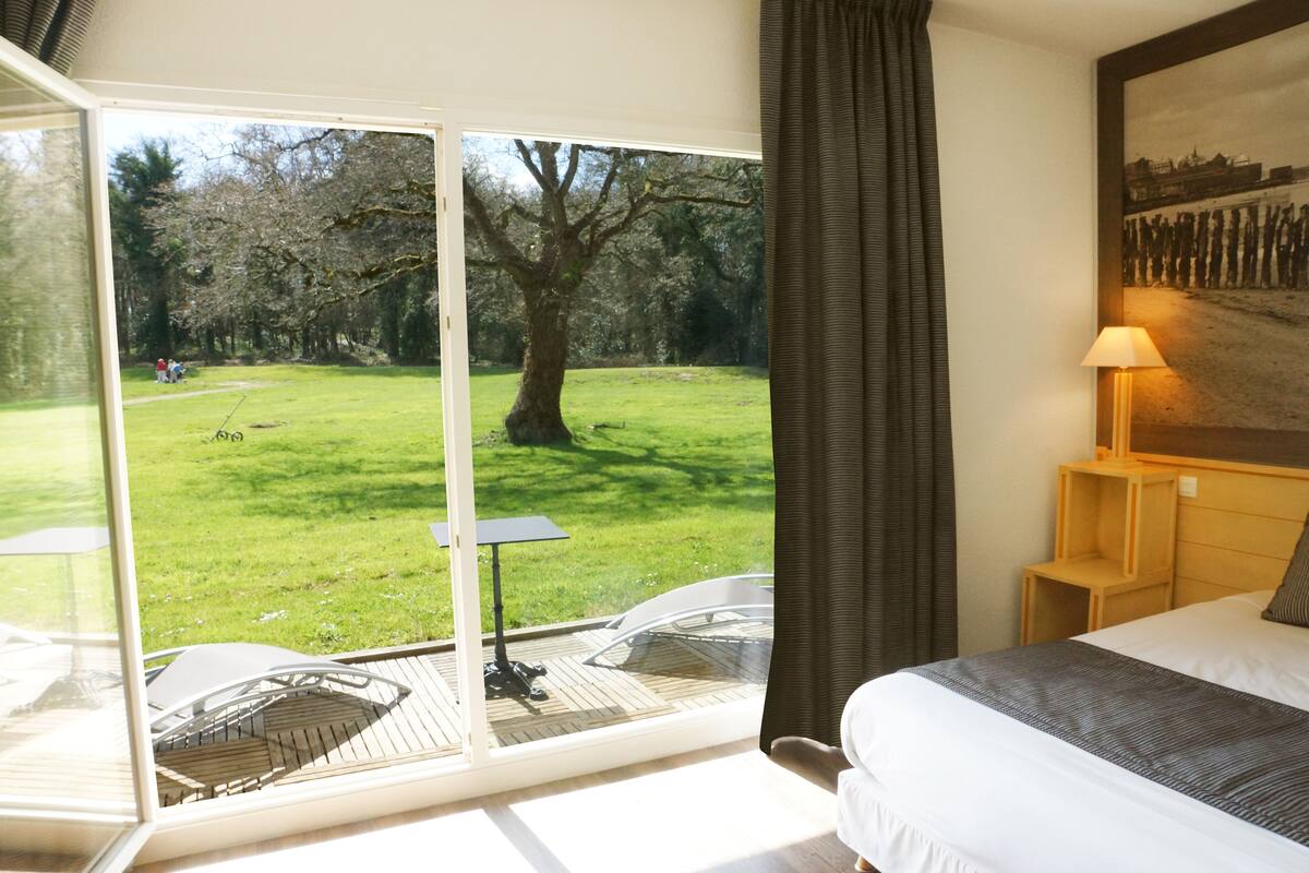 In-room safe, desk, soundproofing, free WiFi