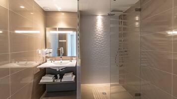 Standard Room | Bathroom | Free toiletries, hair dryer, bathrobes, towels
