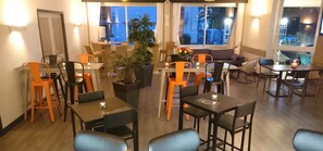 Desayuno buffet todos los días (con cargo)
