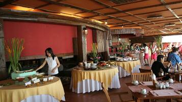 Café da manhã inglês todos os dias (THB 460 por pessoa)