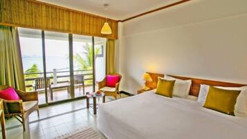 Deluxe Seaview | Desk, blackout curtains, free WiFi, bed sheets