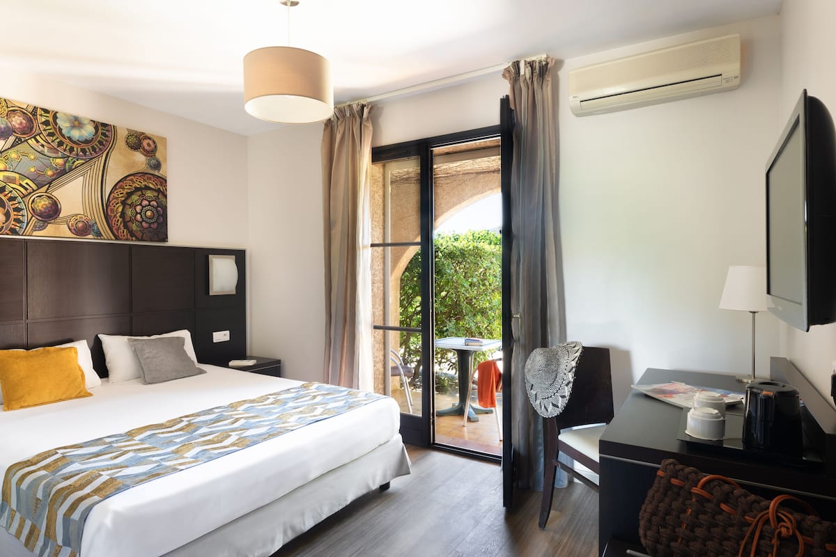 Habitación doble Confort | Ropa de cama de alta calidad y minibar
