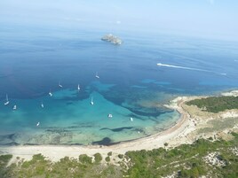 Una playa cerca