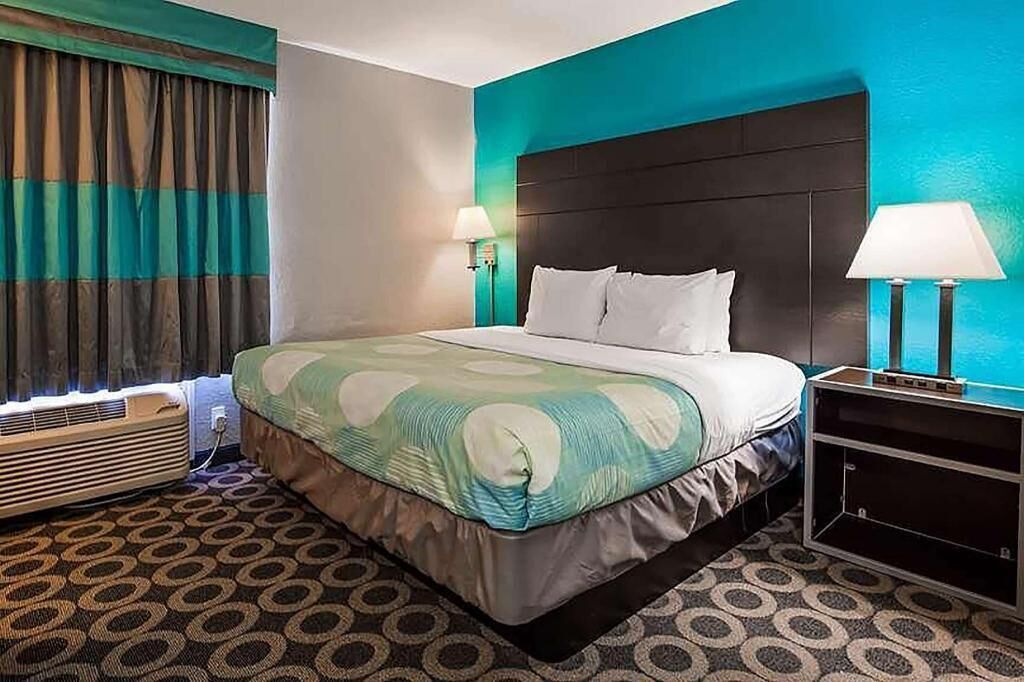 In-room safe, laptop workspace, blackout curtains, soundproofing