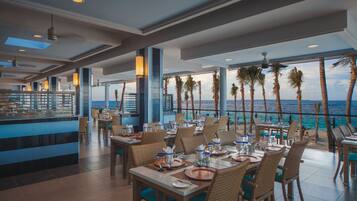 6 restauranter, frokost, lunsj og middag serveres, italienske retter