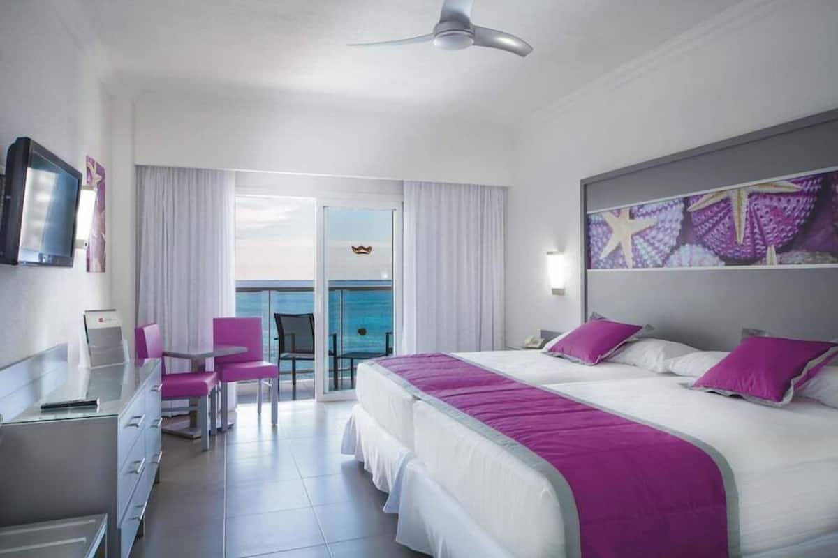 Minibar, in-room safe, laptop workspace, blackout curtains