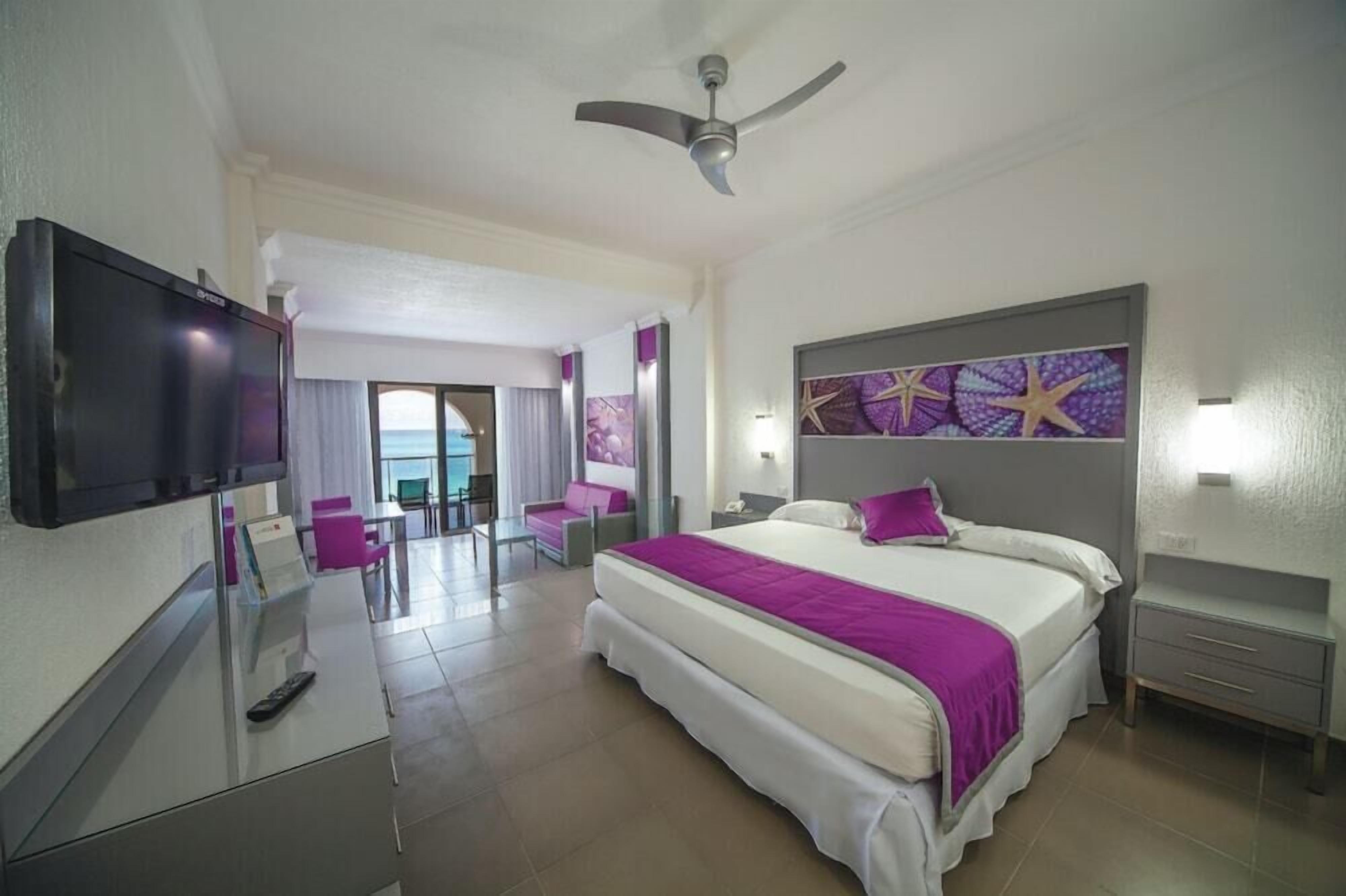 Minibar, in-room safe, laptop workspace, blackout curtains