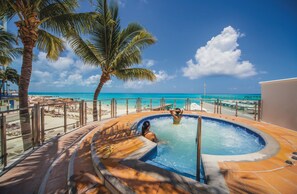 Outdoor spa tub - Hotel Riu Cancun -  Adults Only - All Inclusive (Cancun)