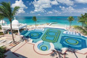 3 outdoor pools, pool umbrellas, sun loungers - Hotel Riu Palace Las Americas - Adults Only- All Inclusive (Cancun)