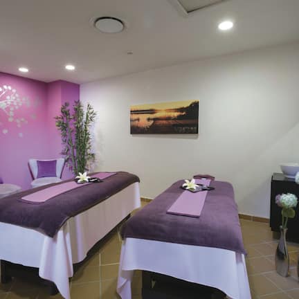 Sauna, hot tub, body treatments, aromatherapy, facials