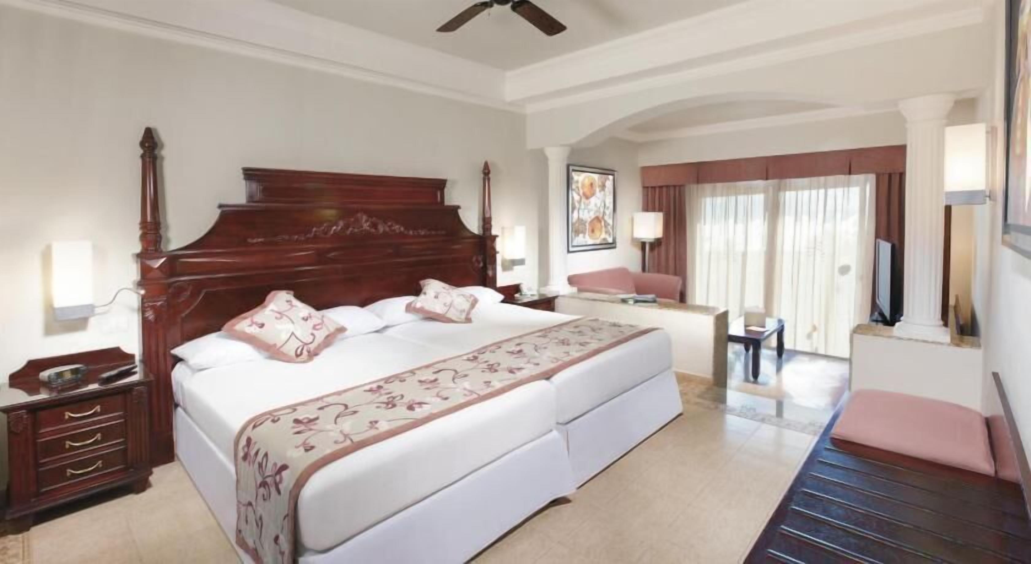 Minibar, in-room safe, blackout curtains, iron/ironing board