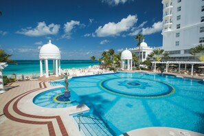 3 outdoor pools, pool umbrellas, sun loungers - Hotel Riu Palace Las Americas - Adults Only- All Inclusive (Cancun)