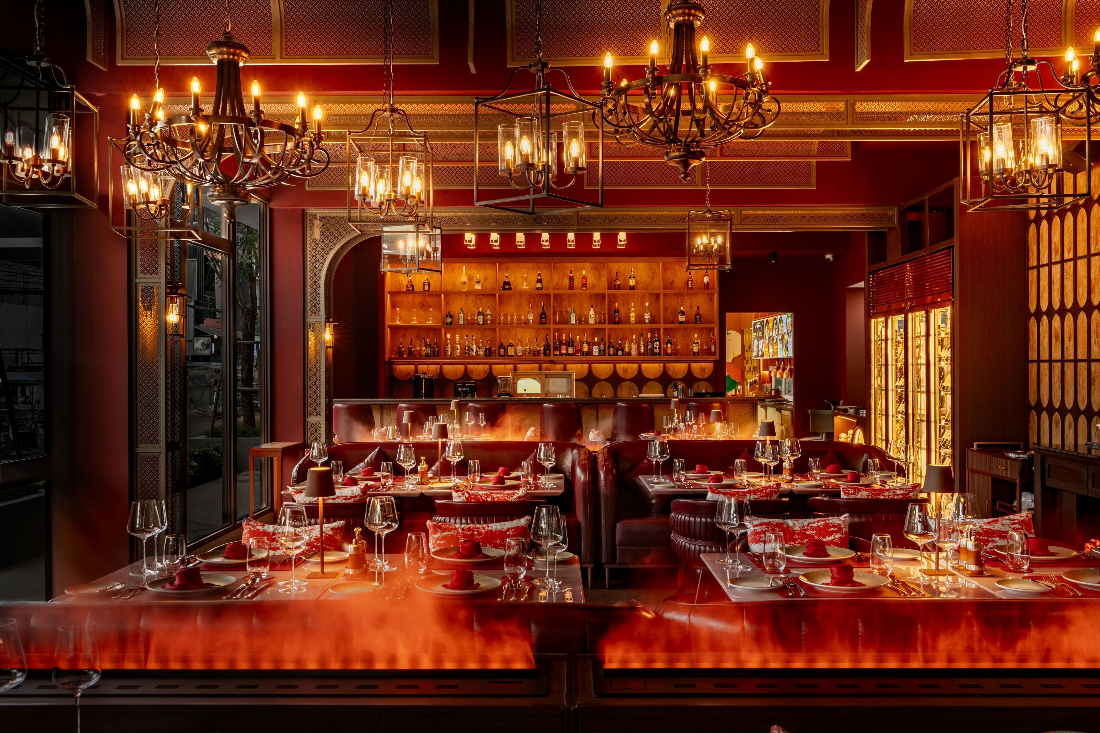 6 restaurants; breakfast, lunch, dinner and brunch served 