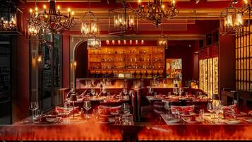 6 restaurants; breakfast, lunch, dinner and brunch served