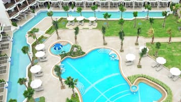 6 piscines extérieures, parasols de plage, chaises longues