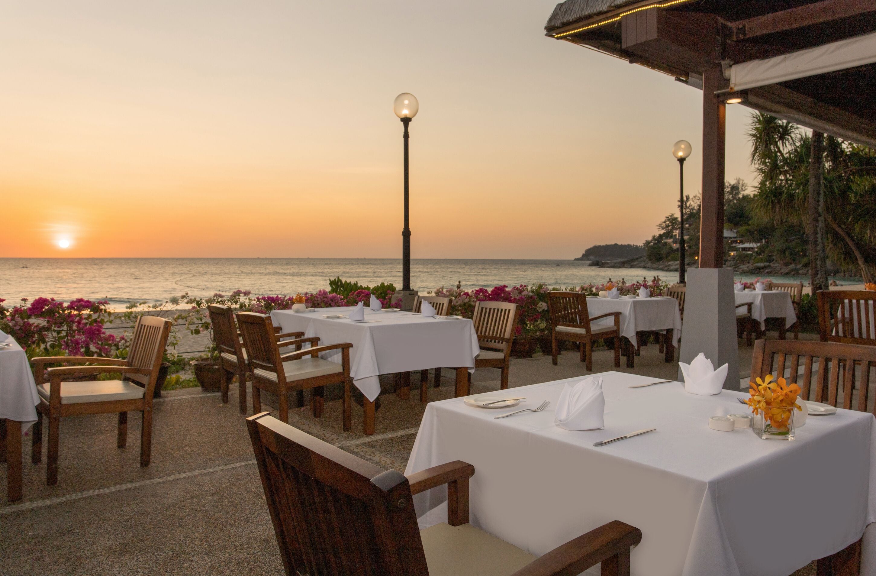 6 restaurants, breakfast, lunch, dinner served; thai cuisine