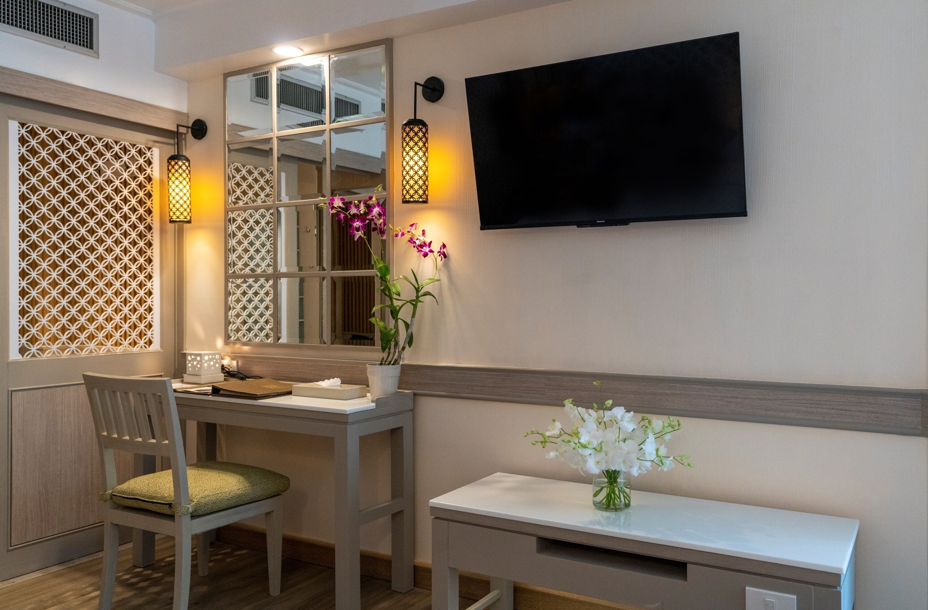 deluxe room, garden view | living area | 42-inch led tv with cable channels, tv, dvd player