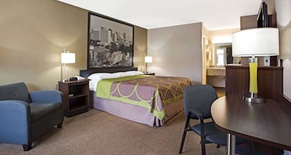 Super 8 by Wyndham Oklahoma/Frontier City