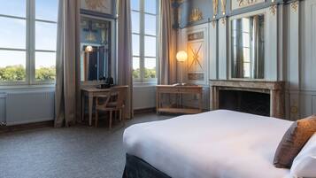 Chambre Prestige Loire | 迷你吧、客房內保險箱、書桌、遮光布/窗簾