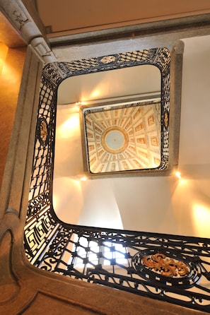 A detailed ceiling with intricate patterns and a central circular design.