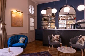 Bar (on property) - Hôtel Anne d'Anjou,The Originals Collection (Saumur)