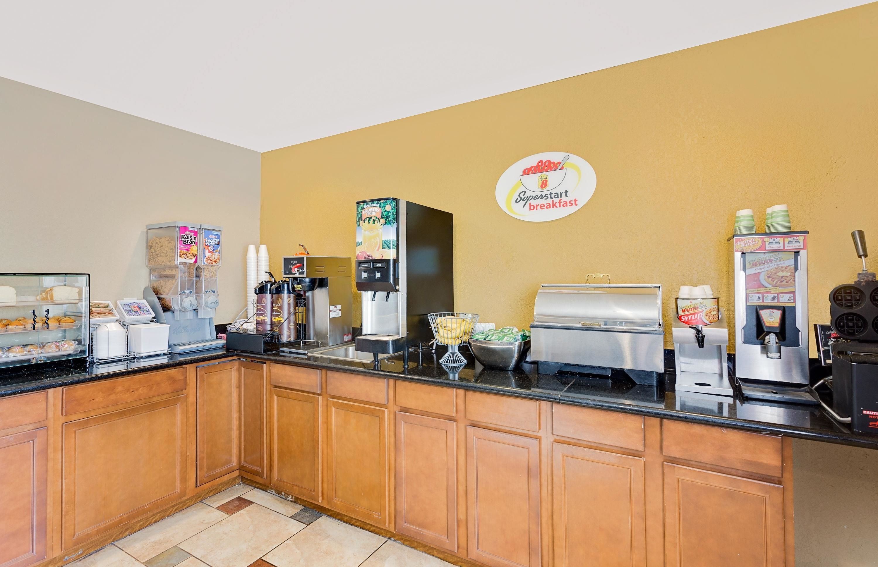 Buffet déjeuner gratuit tous les jours