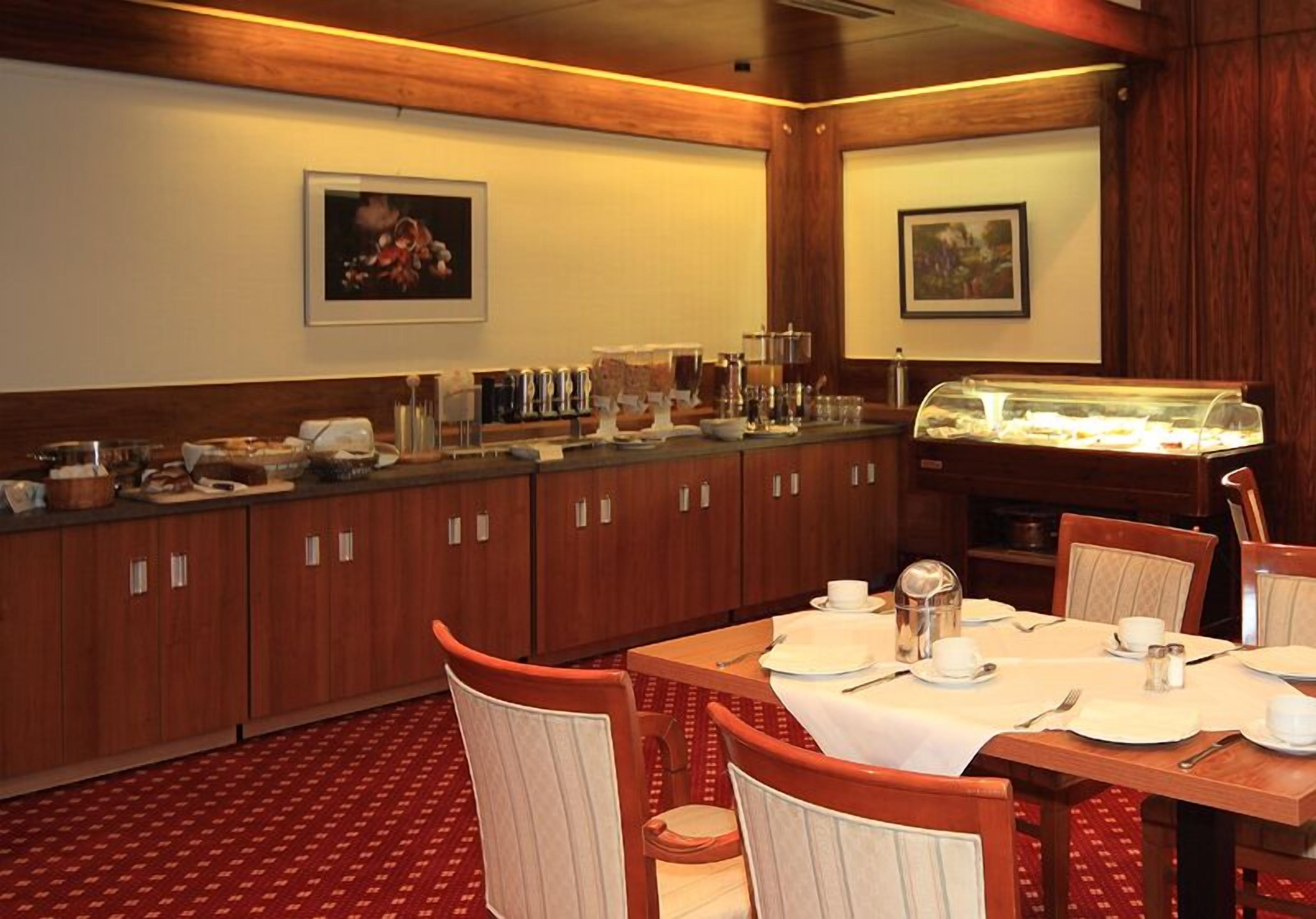 Daily buffet breakfast for a fee