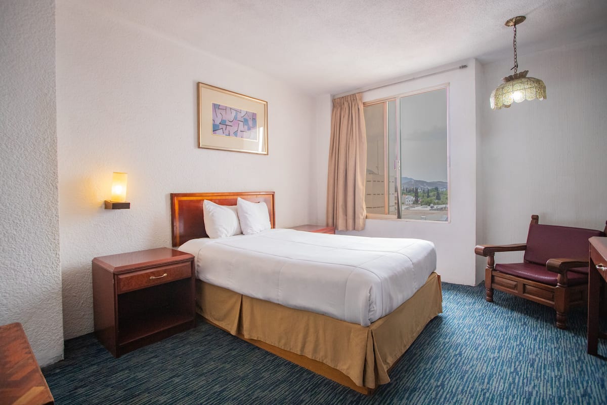 Standard Room, 1 Double Bed | Bathroom | Shower, free toiletries, hair dryer (on request), towels