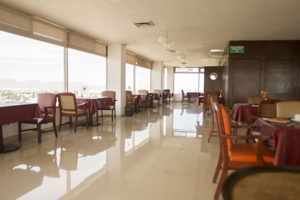 Breakfast, lunch and dinner served  - Hotel San Jorge (Saltillo)
