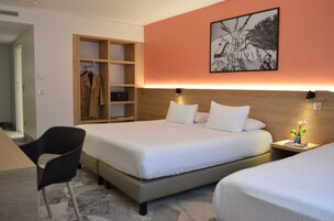 三人房 | 客房内保险箱、办公桌、隔音、免费 WiFi