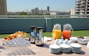 Petit déjeuner servi sur place