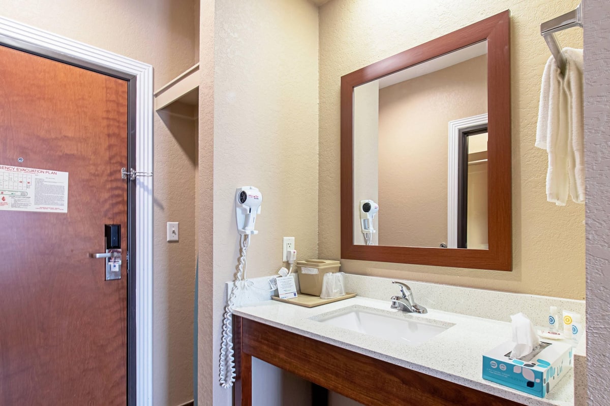 Desk, blackout curtains, iron/ironing board, free WiFi