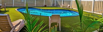 2 piscinas al aire libre, sombrillas, sillones reclinables de piscina