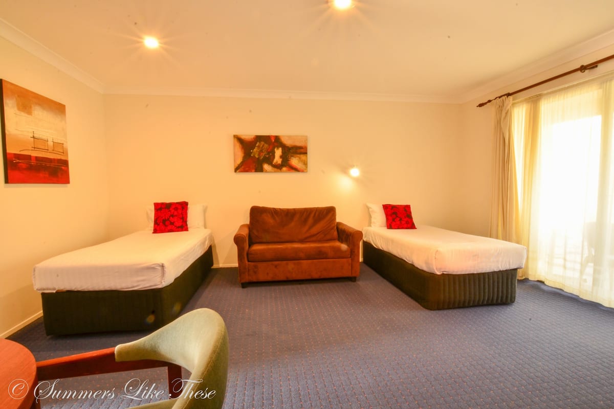 Deluxe suite, 2 slaapkamers | 1 slaapkamer, luxe beddengoed, individueel gedecoreerd