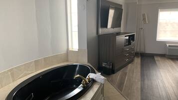 Premium bedding, in-room safe, desk, laptop workspace