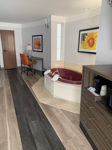 La Quinta Inn & Suites by Wyndham OKC North - Quail Springs