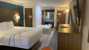 Seprai premium, brankas, meja kerja, dan ruang kerja ramah laptop