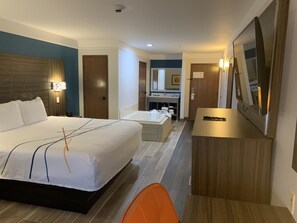 高級寢具、房內夾萬、書桌、手提電腦工作空間