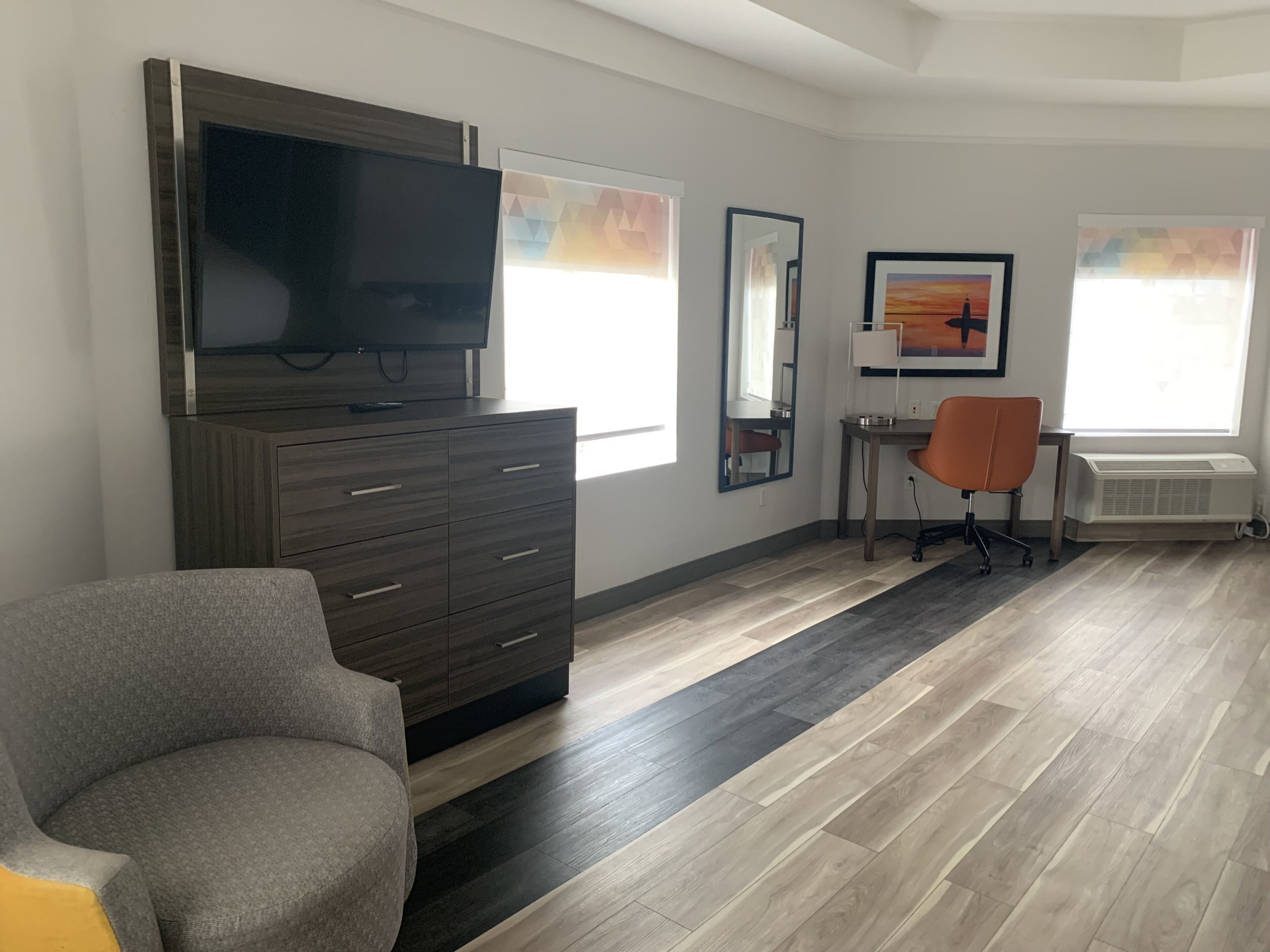 presidential suite, 1 king bed, non smoking | premium bedding, in-room safe, desk, laptop workspace