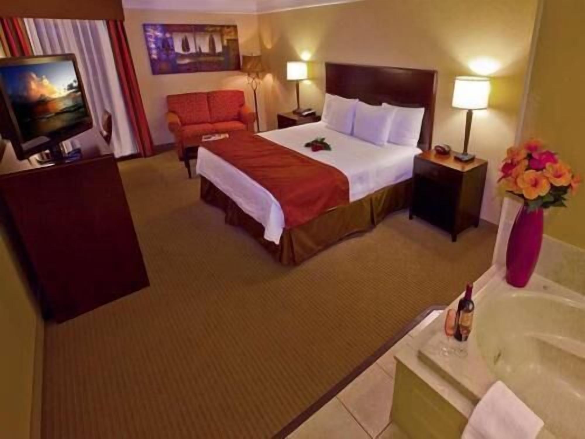 Premium bedding, in-room safe, desk, laptop workspace