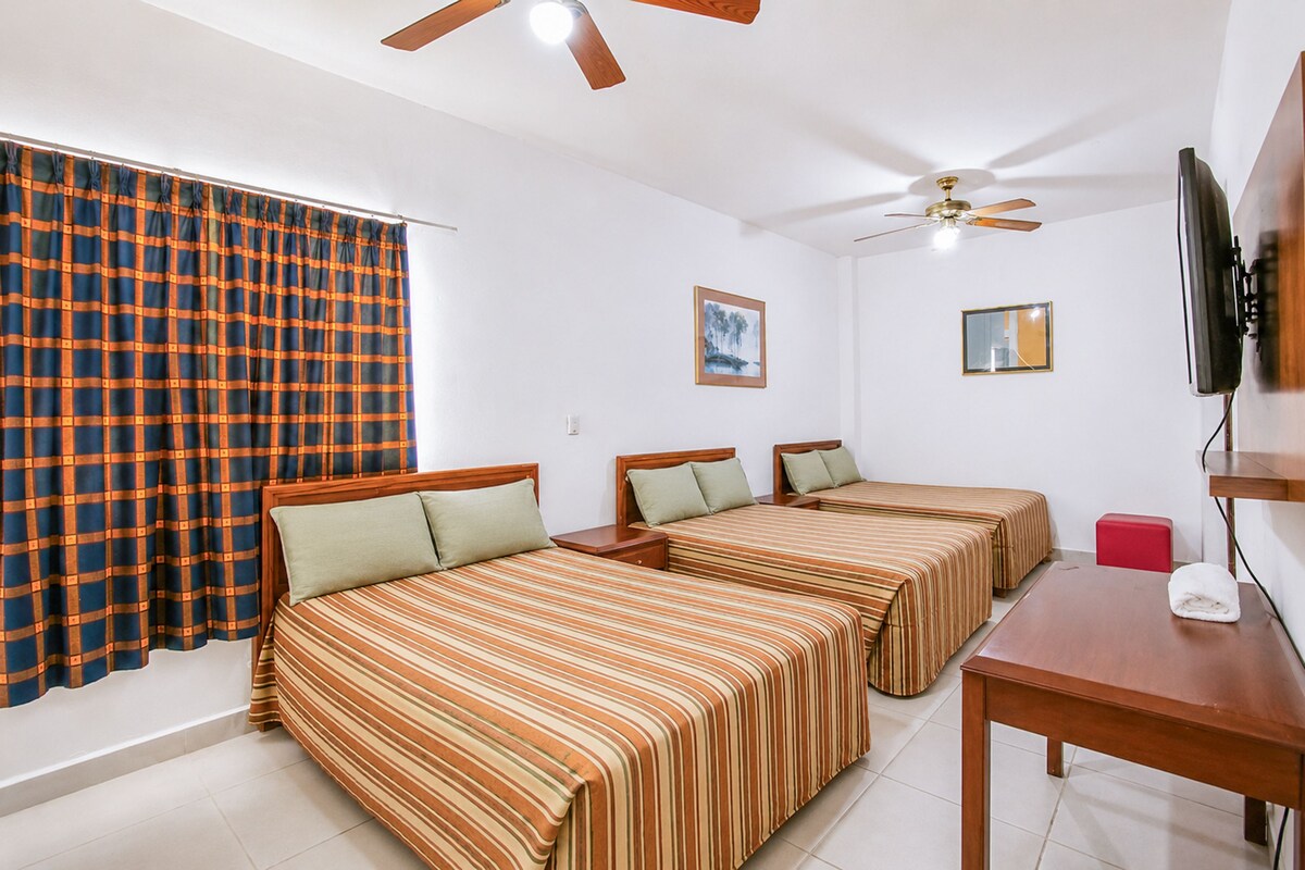 Habitación estándar, varias camas | Wifi gratis y ropa de cama 