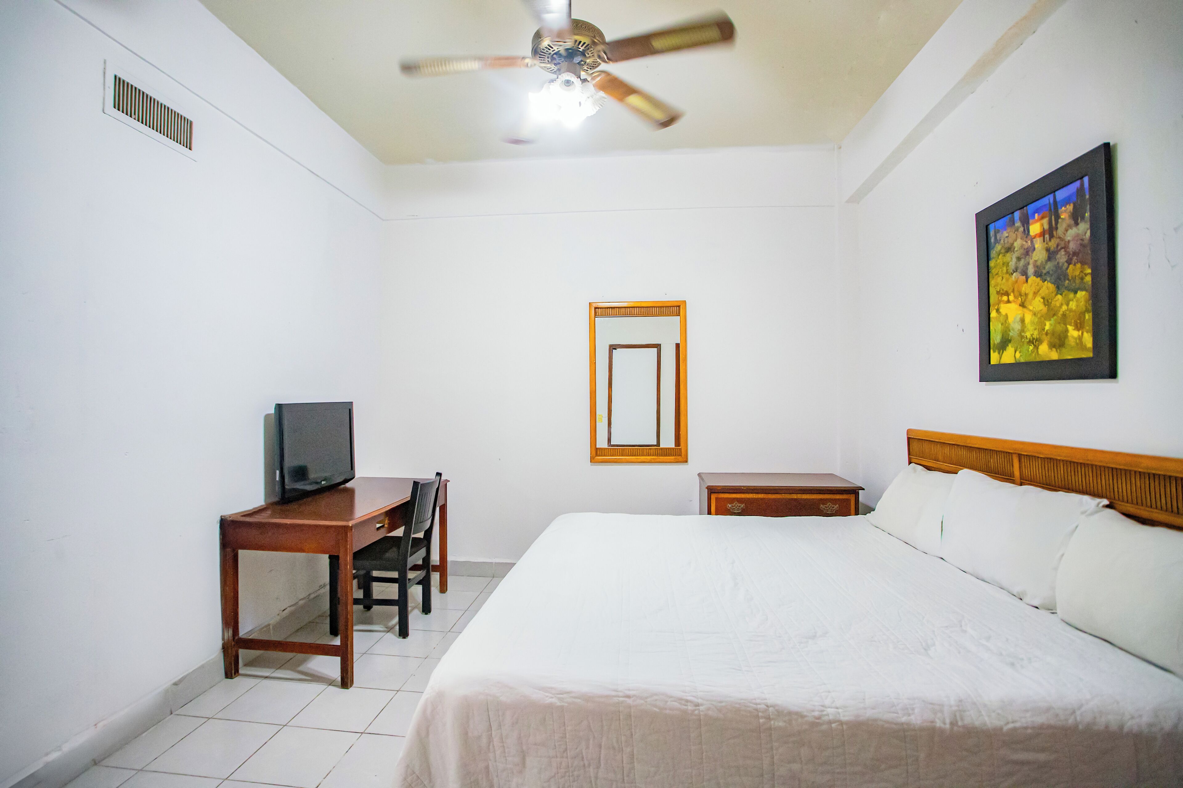 Habitació estàndard, 1 llit de matrimoni gran | Wifi gratuïta i roba de llit 