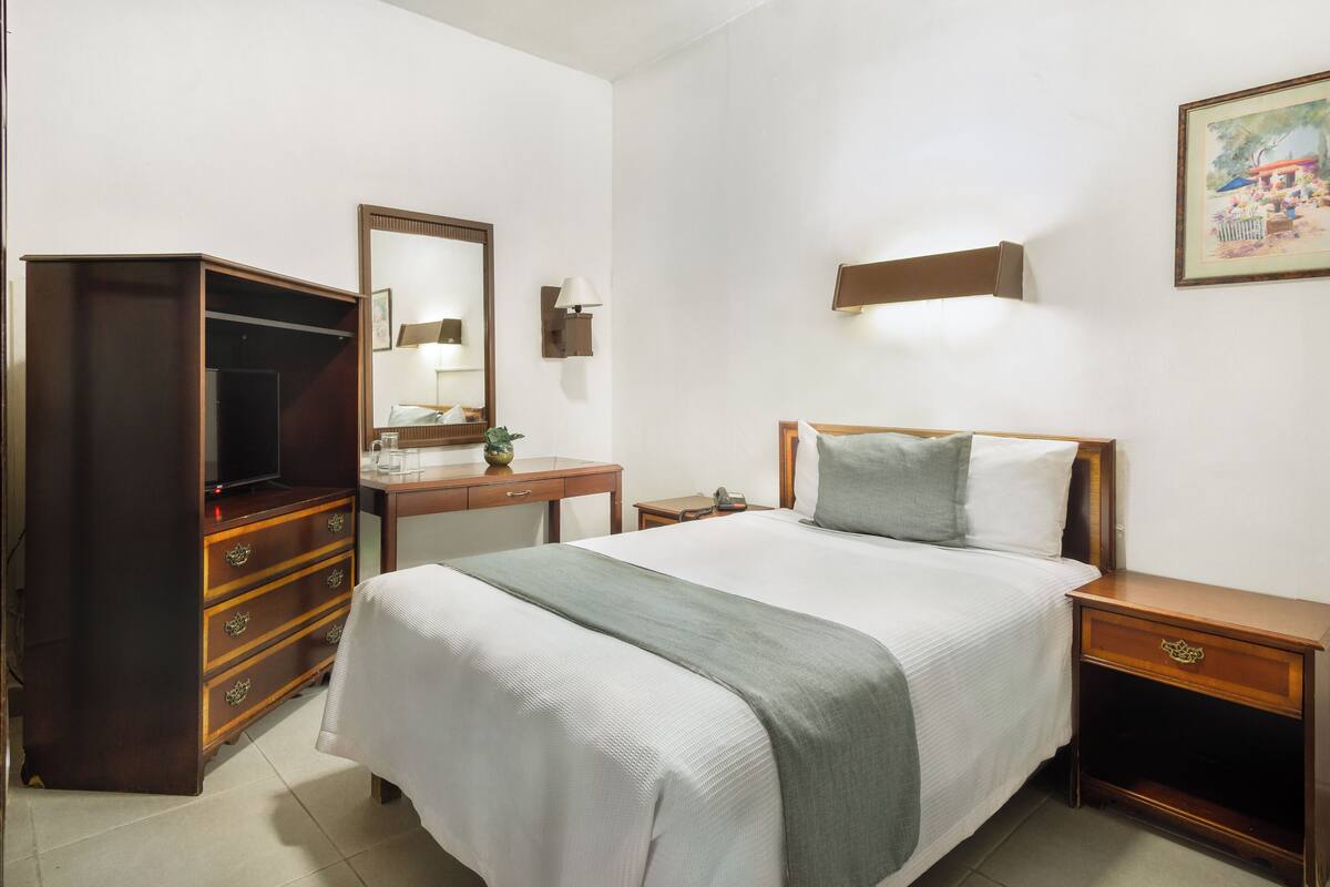 Standard Room, 1 Double Bed | WiFi (free), bed sheets