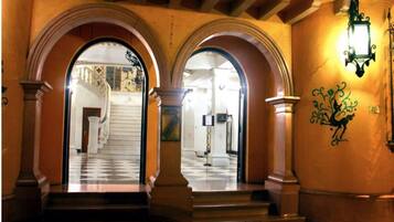 Pintu masuk properti