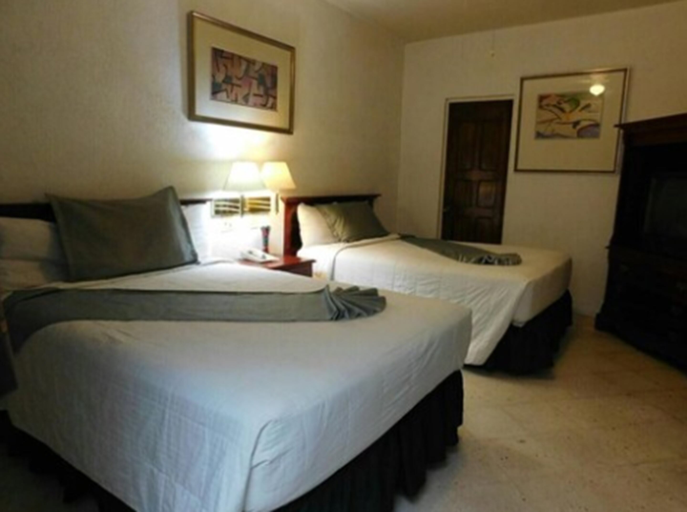 Standard-huone, 2 parisänkyä | Yksilöllisesti sisustettu, yksilöllisesti kalustettu, työpöytä